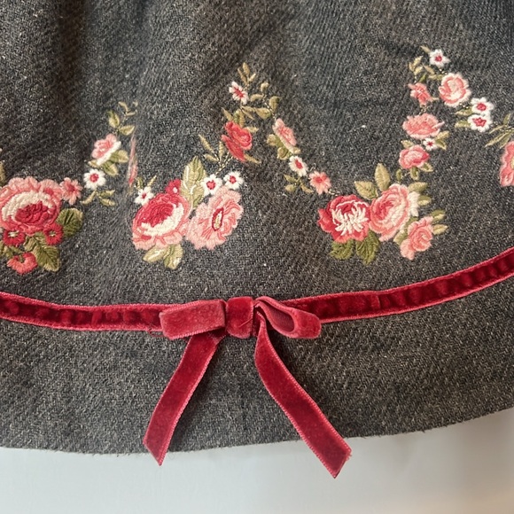 Janie and Jack Kids Gray Skirt with Pink Maroon Floral Embroidery Girls 4T‎ - Picture 2 of 5
